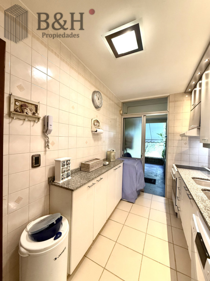 Apartamento ID.7163 - Apartamento en venta playa Mansa de 4 dormitorios y amplia terraza con parrillero propio 
