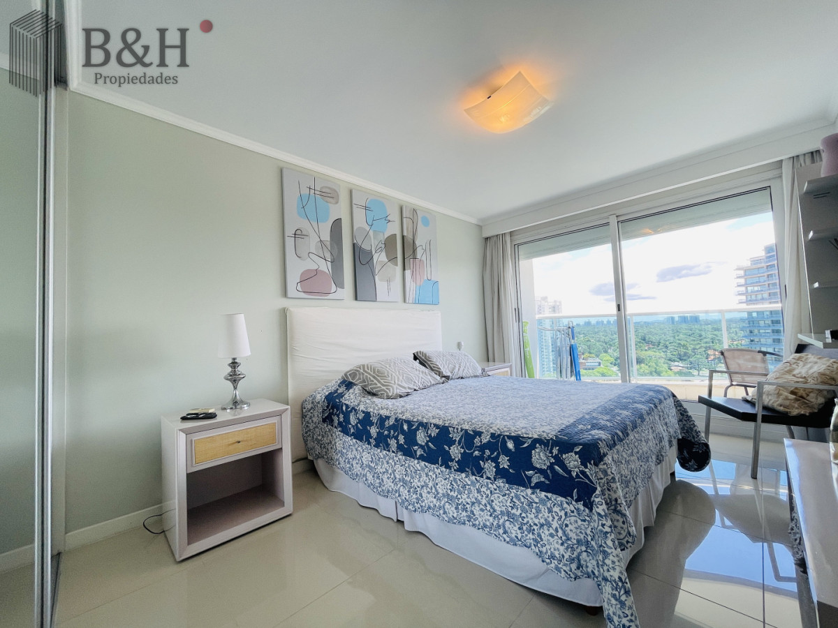 Apartamento ID.1717 - Alquiler temporario de apartamento piso alto de dos dormitorios con parrillero a gas en terraza, Playa Mansa 