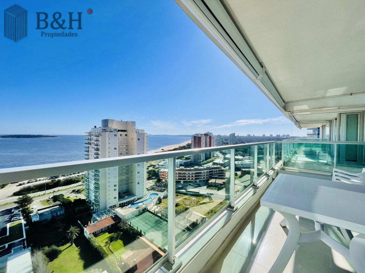Apartamento ID.3186 - Apartamento con Vista al Mar de 2 Dormitorios a Una Cuadra de la Playa, Punta del Este
