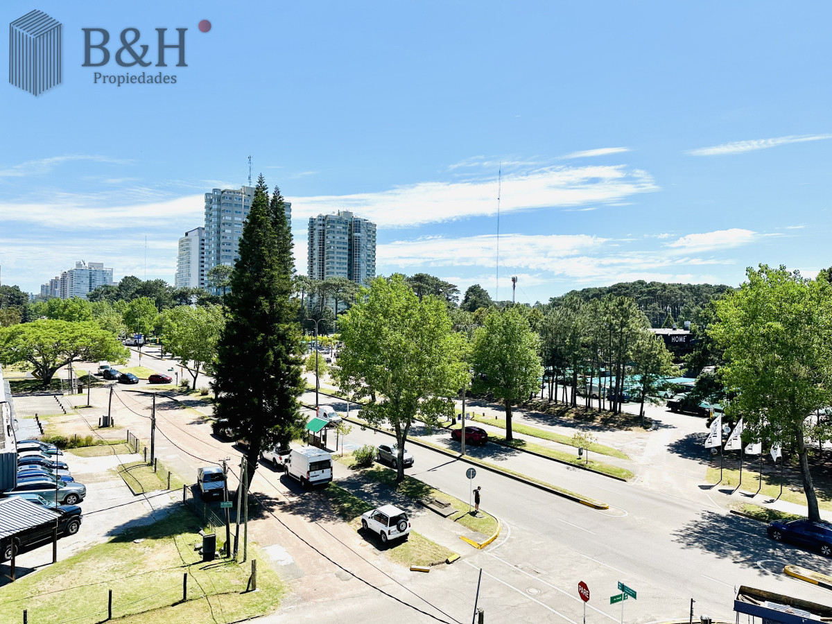 Apartamento ID.3708 - Apartamento en alquiler de 2 dormitorios con 2 baños sobre Roosevelt, Punta del Este
