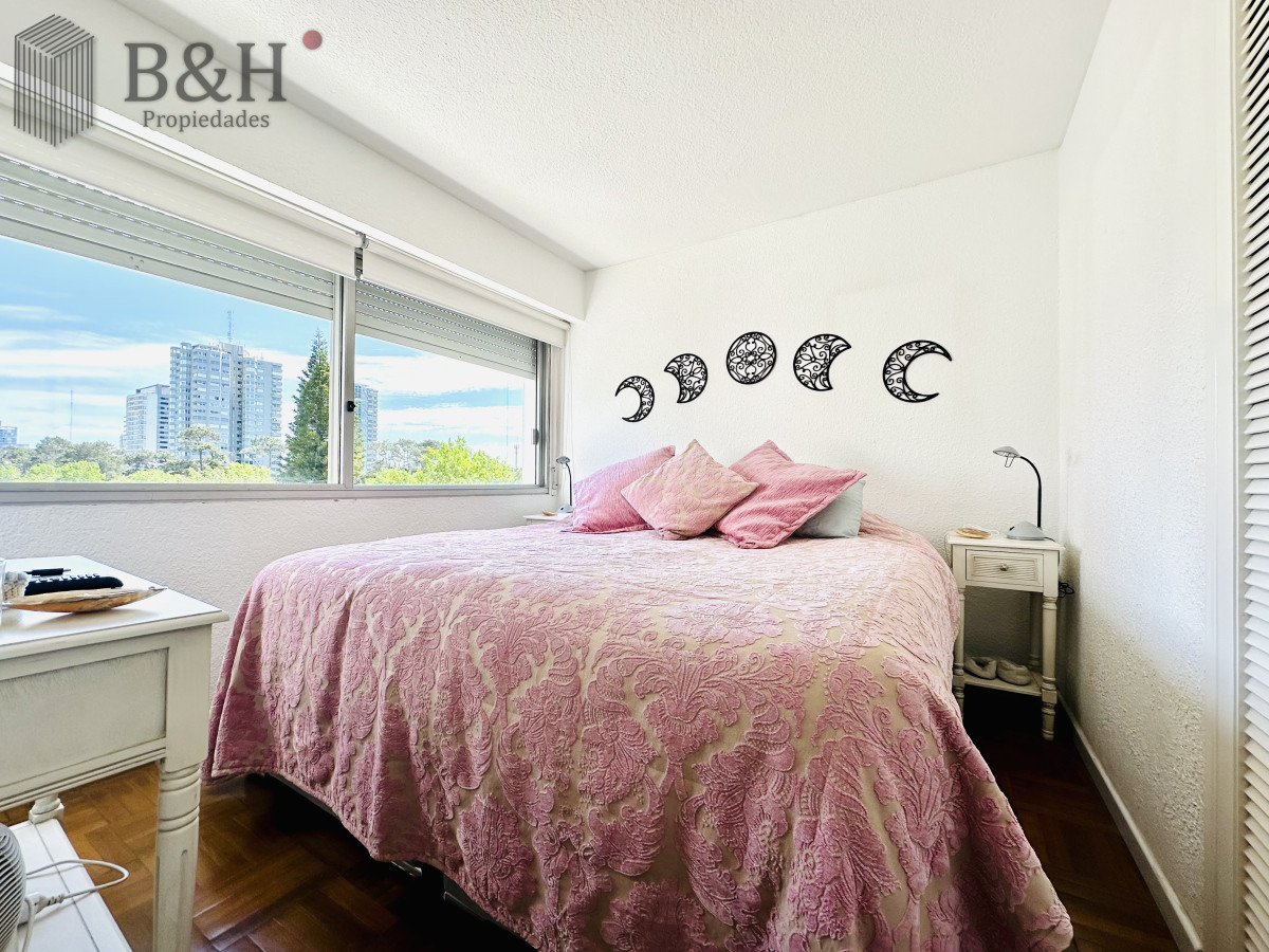Apartamento ID.3708 - Apartamento en alquiler de 2 dormitorios con 2 baños sobre Roosevelt, Punta del Este