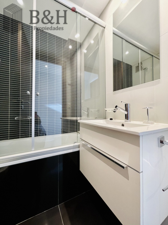 Apartamento ID.426 - Apartamento de 2 Dormitorios y Parrillero con Vista al Mar en Playa Brava, Look Tower