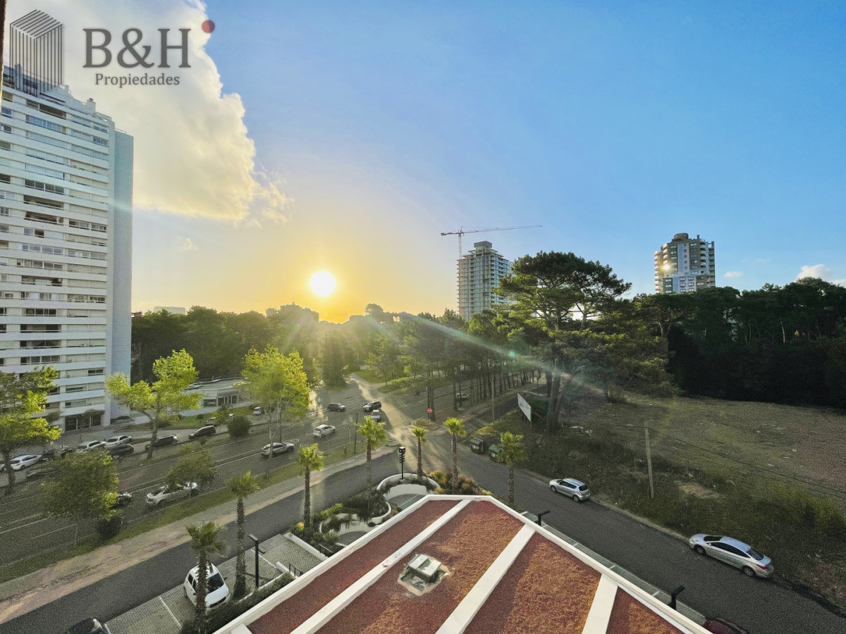 Apartamento ID.6886 - Departamento de 1 Dormitorio en Alquiler Anual, torre nueva con variedad de amenities sobre Roosevelt, Punta del Este 