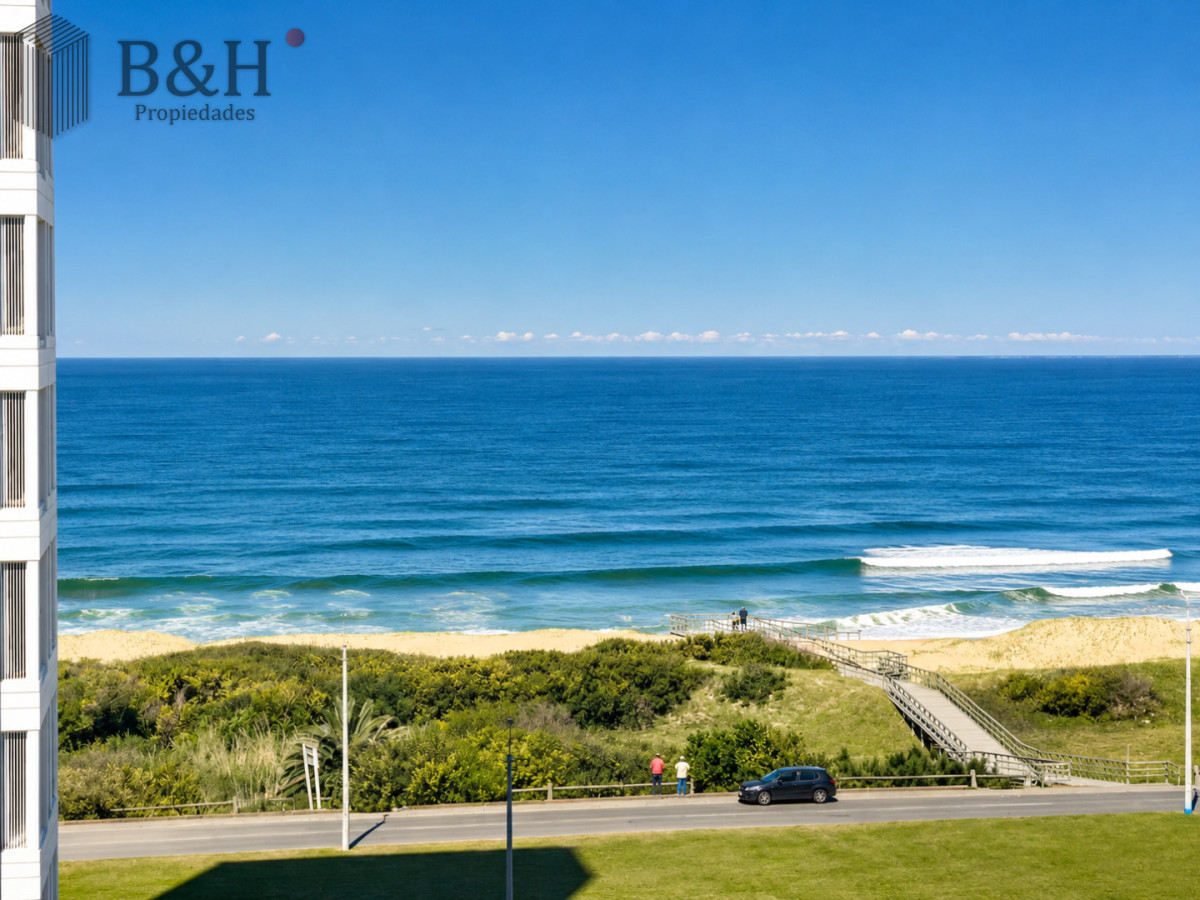 Apartamento ID.7925 - Moderno Apartamento de 3 Dormitorios con Parrillero propio y Dependencia, Playa Brava Punta del Este