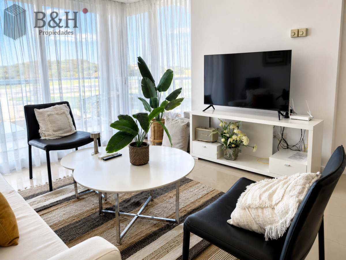 Apartamento ID.7480 - Apartamento de 3 Dormitorios en Primera Línea del Mar, Playa Brava Punta del Este