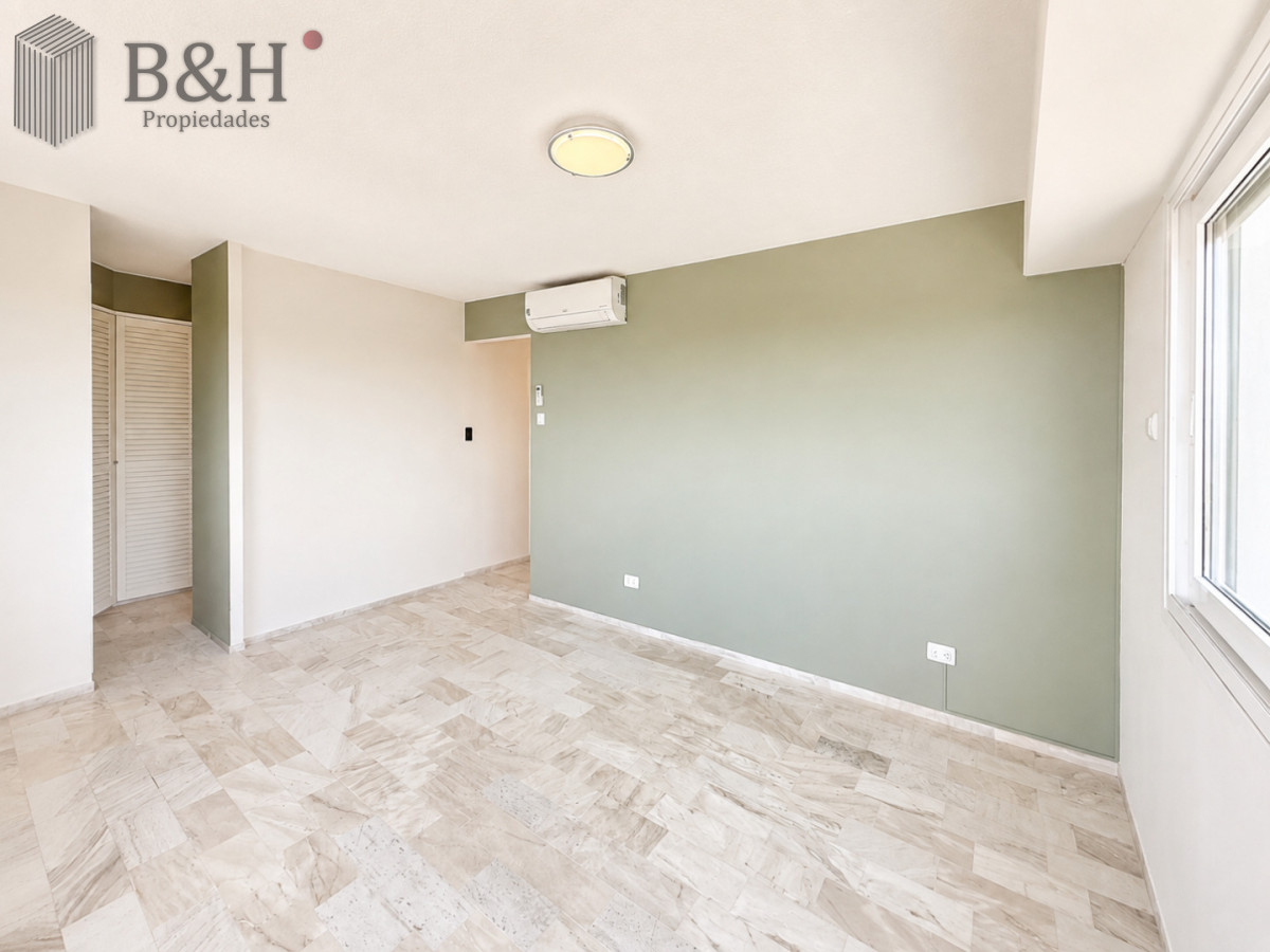 Apartamento ID.319 - Venta y alquiler anual de amplio apartamento de tres dormitorios completamente reciclado sobre Roosevelt, Punta del Este