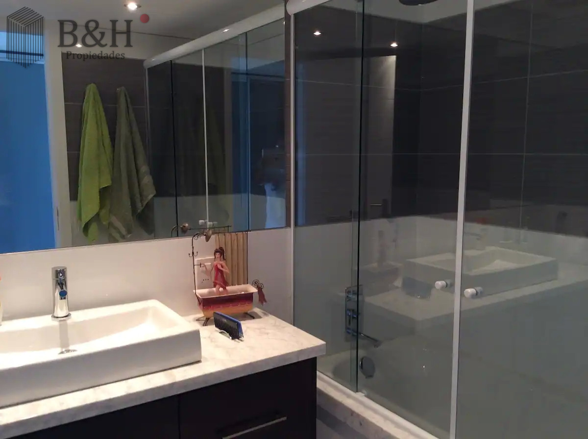 Apartamento ID.443 - Venta y alquiler de moderno departamento de tres dormitorios más dependencia a pasos de Playa Brava