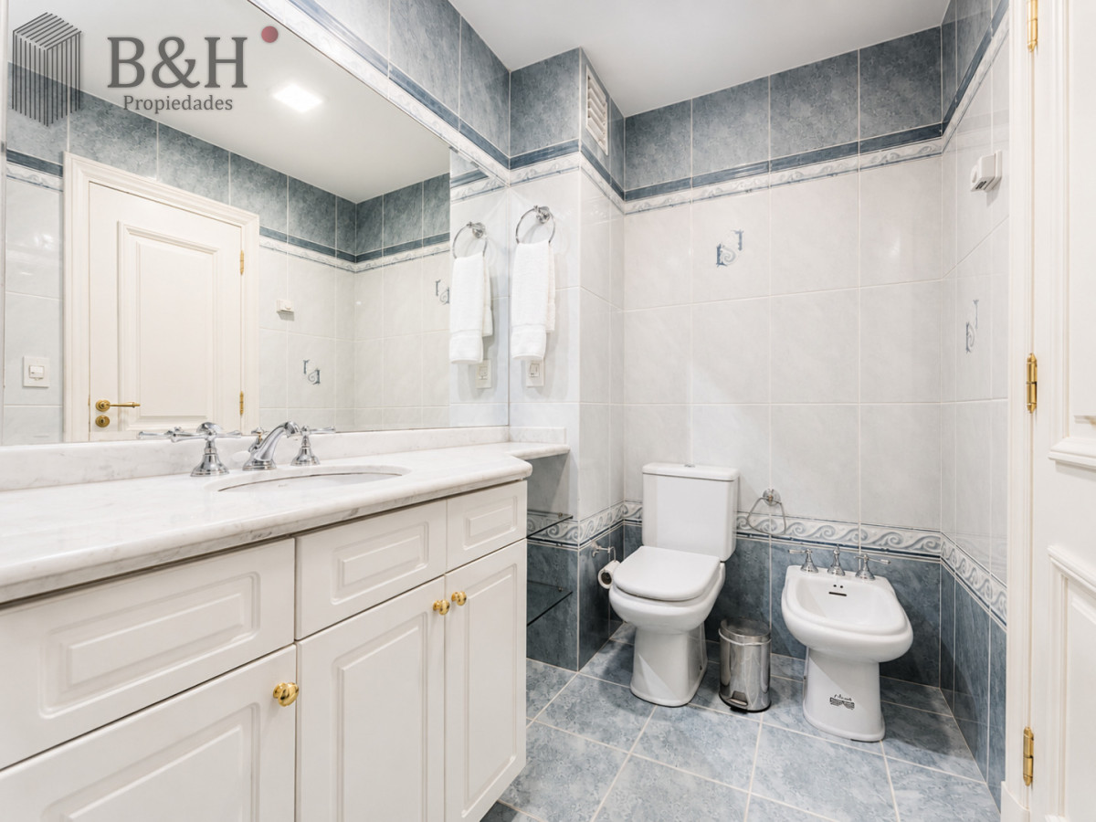 Apartamento ID.2030 - Apartamento de 3 Dormitorios sobre Playa Mansa, en Venta y Alquiler