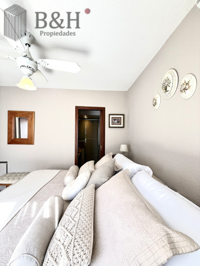 Apartamento ID.7163 - Apartamento en venta playa Mansa de 4 dormitorios y amplia terraza con parrillero propio 