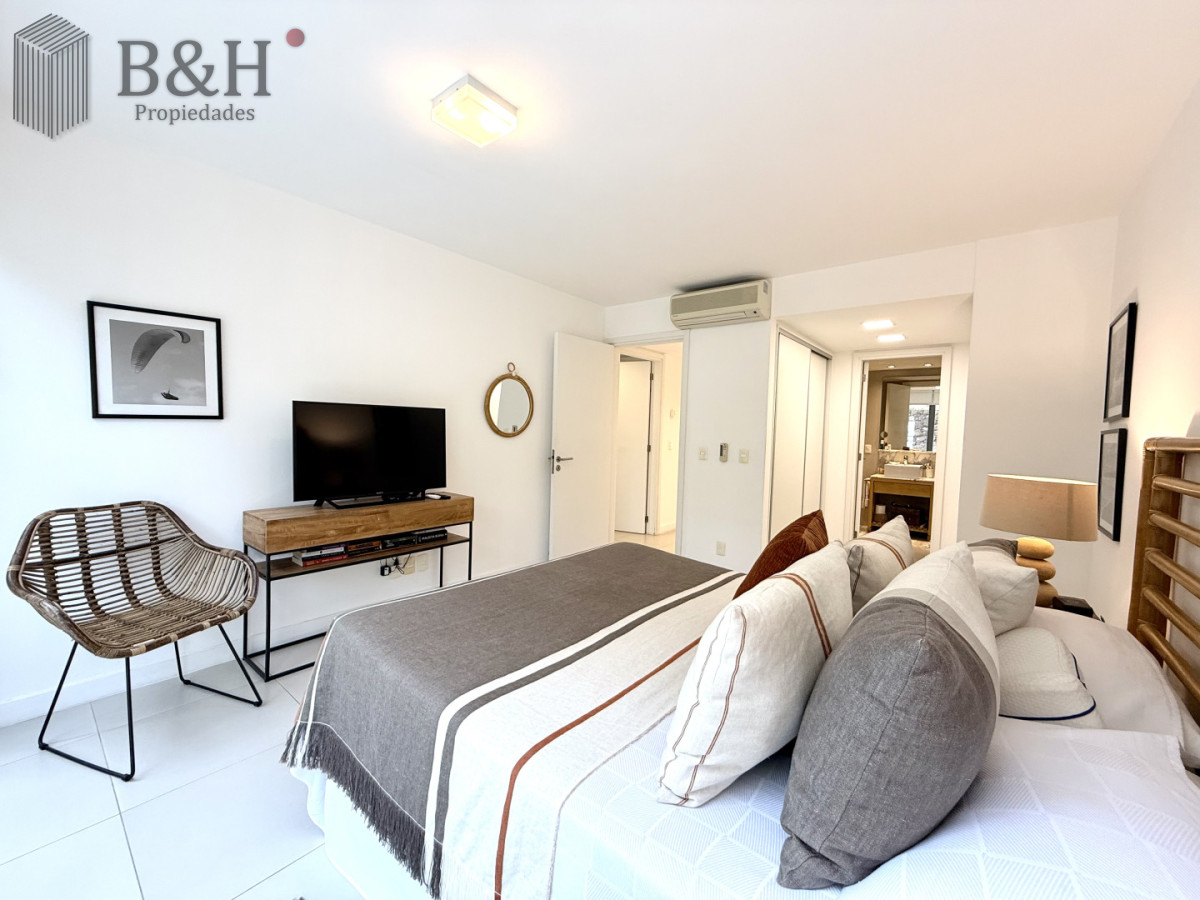 Apartamento ID.7065 - Venta de hermoso departamento de 2 dormitorios más parrillero en Punta Ballena 