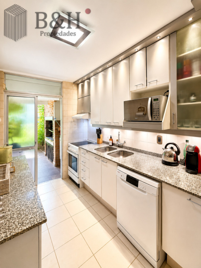 Apartamento ID.7163 - Apartamento en venta playa Mansa de 4 dormitorios y amplia terraza con parrillero propio 