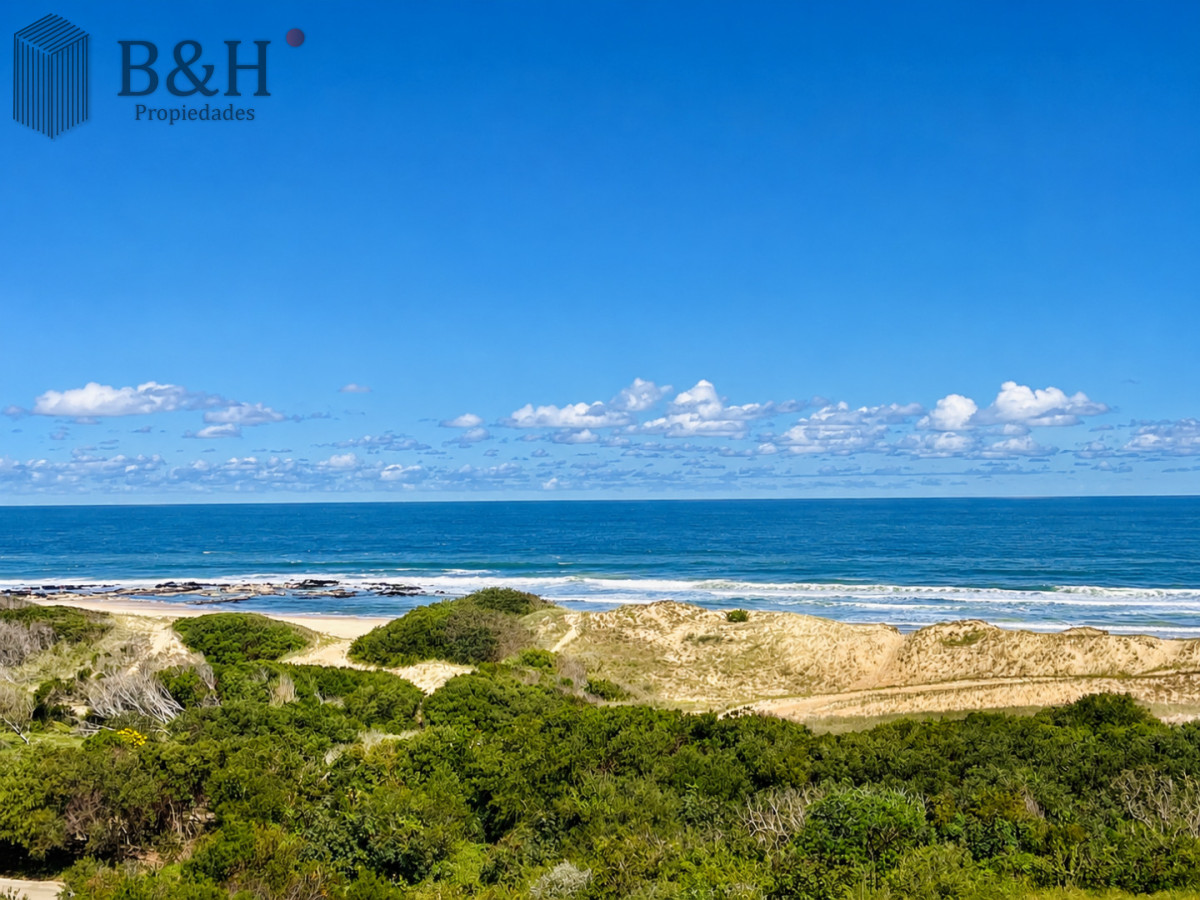 Apartamento ID.7890 - Penthouse de 3 Dormitorios con Barbacoa en Primera Línea del Mar, Playa Brava Punta del Este