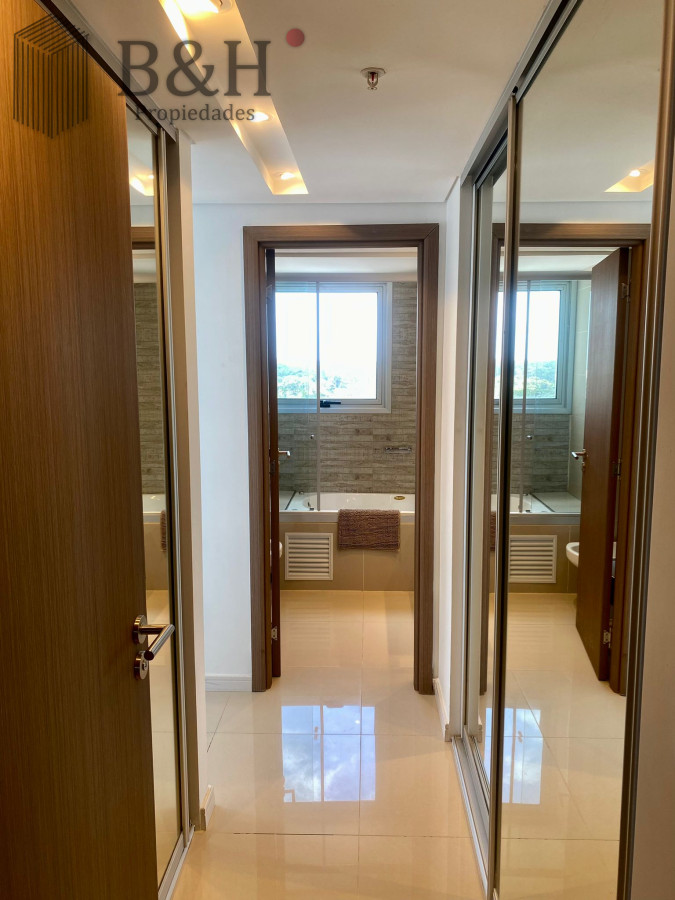 Apartamento ID.5766 - Moderno Departamento de 3 Dormitorios con Parrillero y vista al Mar en Playa Brava