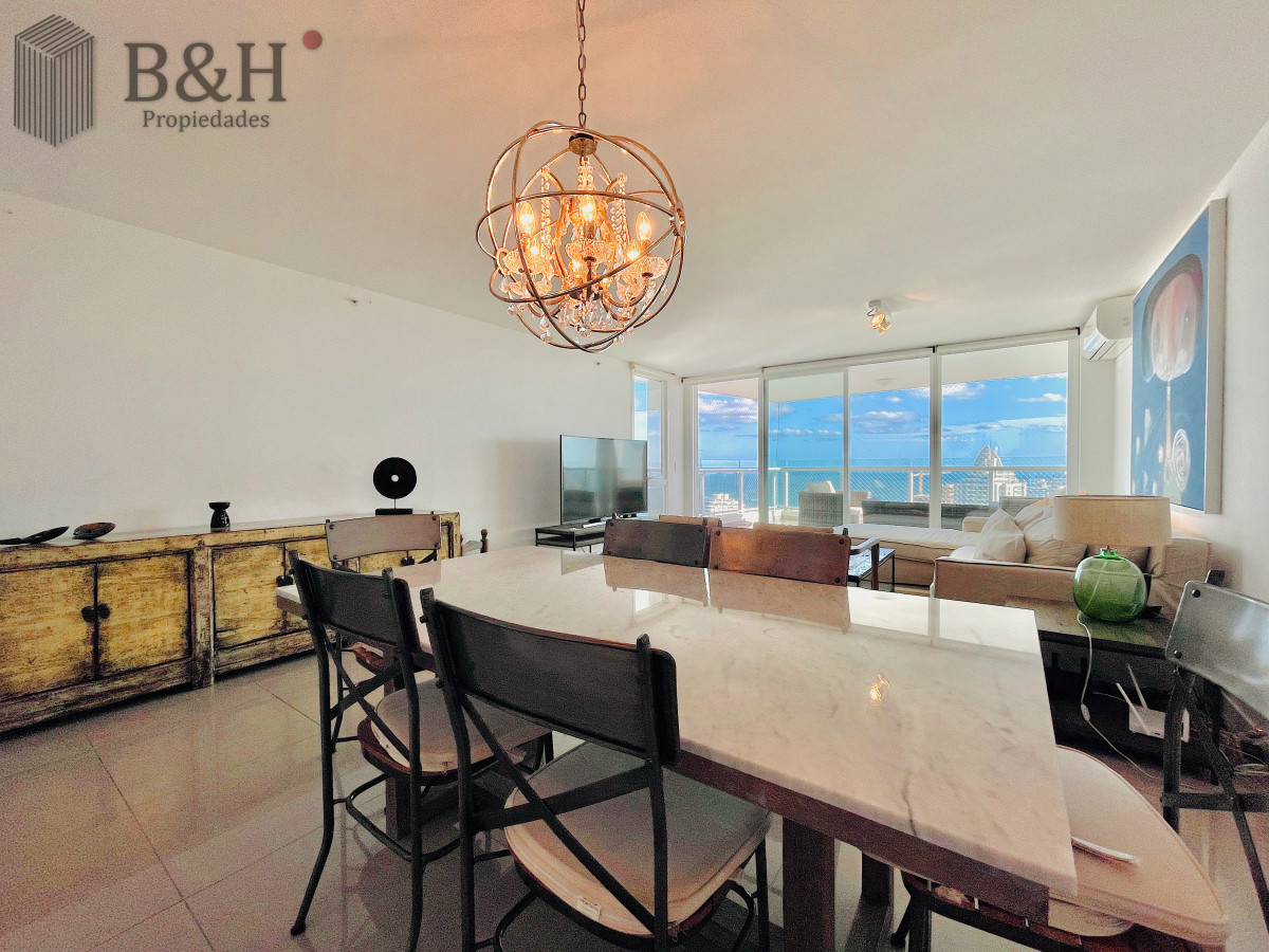 Apartamento ID.4465 -  Exclusivo Penthouse de 3 Dormitorios con Vistas panorámicas a Playa Brava, en Venta