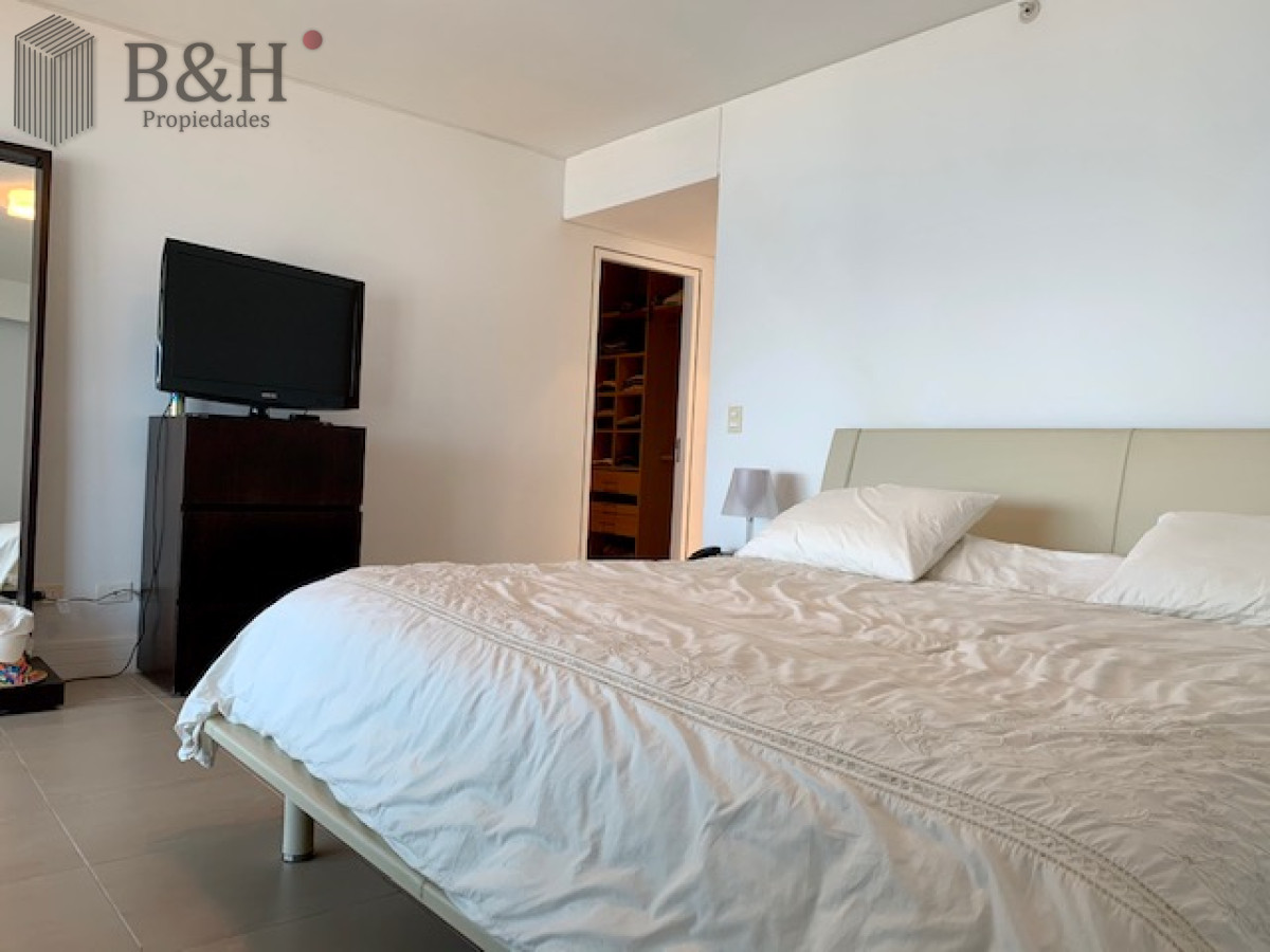 Apartamento ID.5732 - Venta y alquiler temporario de apartamento de tres dormitorios mas dependencia de servicio en Playa Brava
