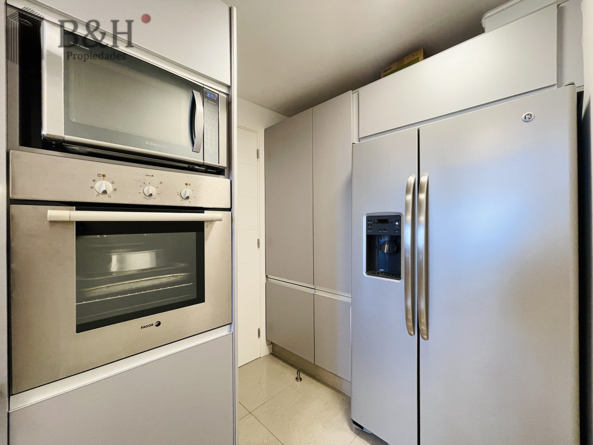 Apartamento ID.4465 -  Exclusivo Penthouse de 3 Dormitorios con Vistas panorámicas a Playa Brava, en Venta