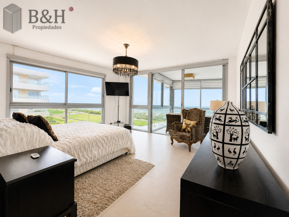 Apartamento ID.2690 - Oportunidad en Venta y Alquiler temporal de maravilloso departamento esquinero en Torre Le Parc, Playa Brava, Punta del Este