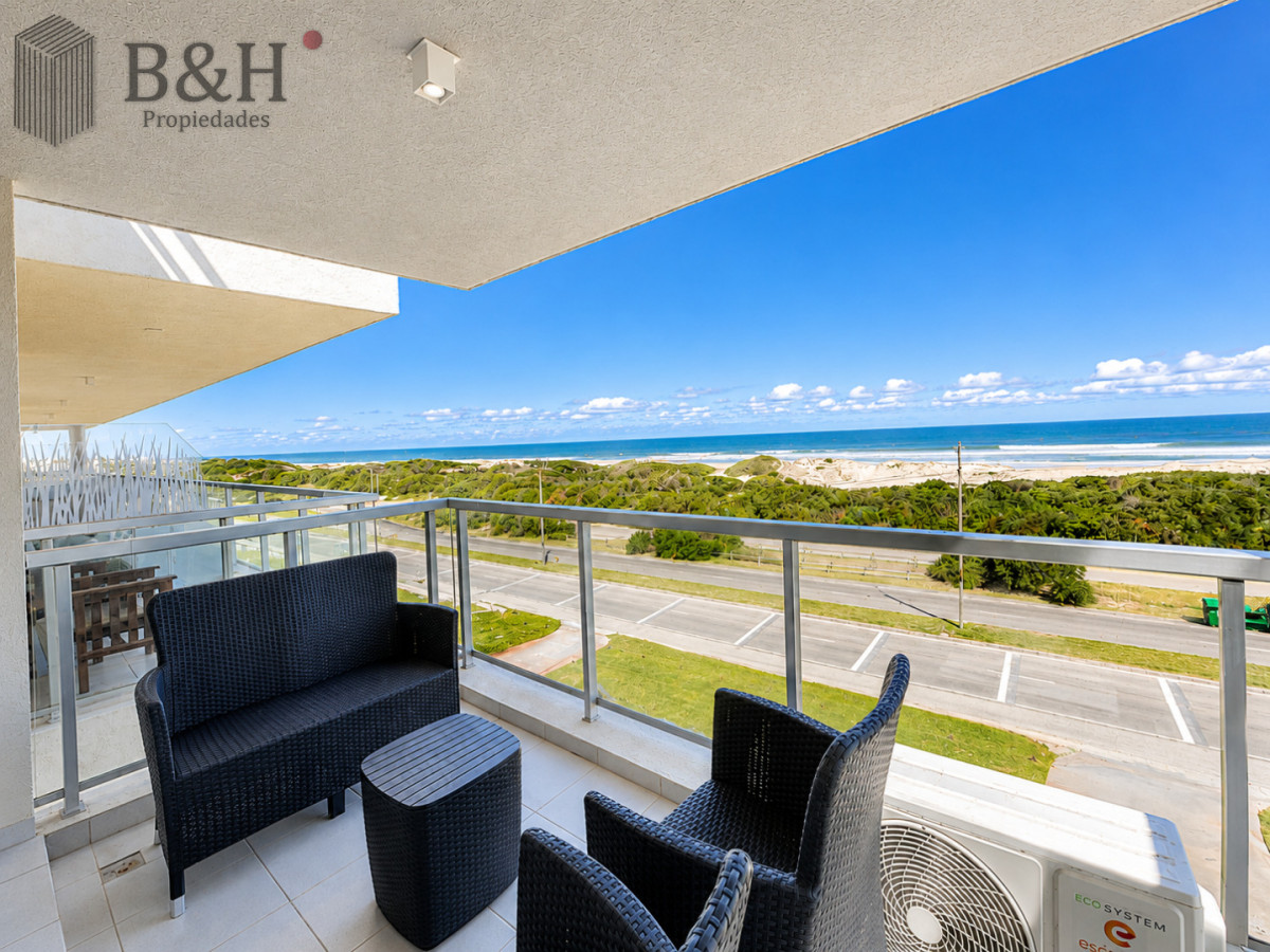 Apartamento ID.7890 - Penthouse de 3 Dormitorios con Barbacoa en Primera Línea del Mar, Playa Brava Punta del Este