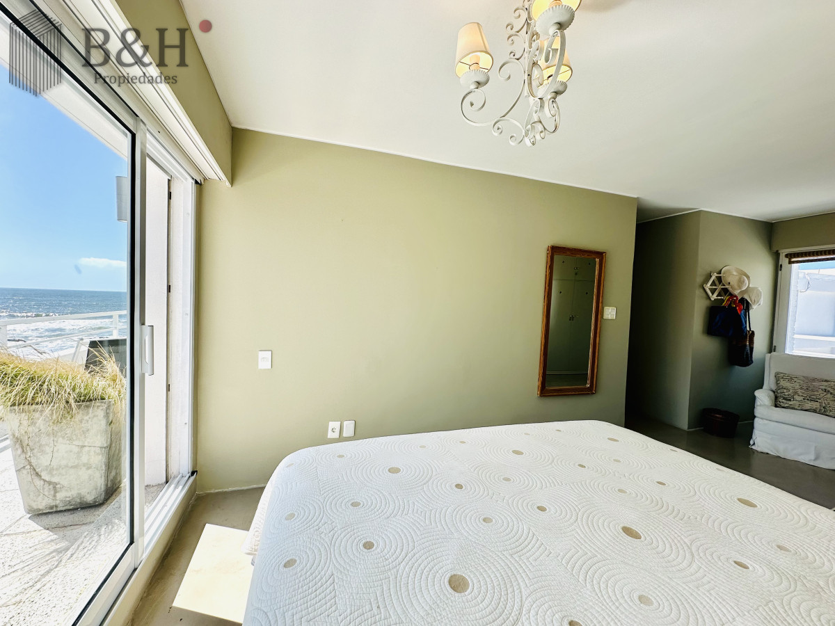 Apartamento ID.4141 - Alquiler y venta de apartamento con vista al Mar en Península de 3 dormitorios mas dependencia