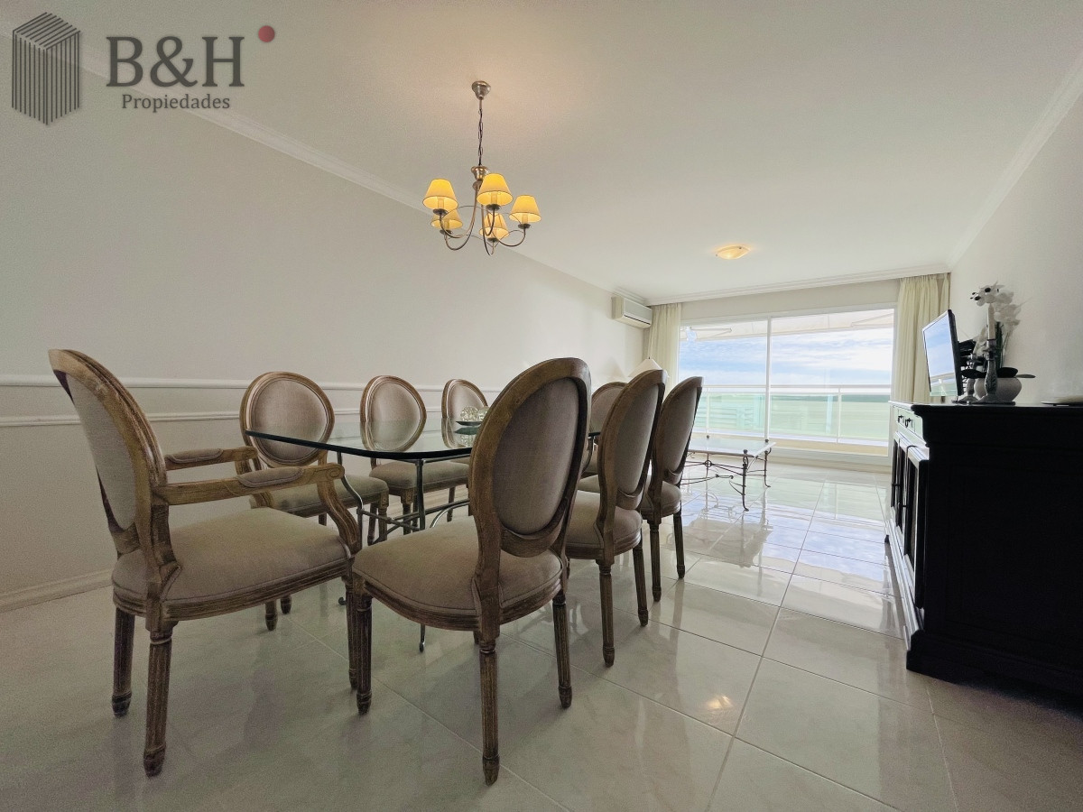 Apartamento ID.2030 - Apartamento de 3 Dormitorios sobre Playa Mansa, en Venta y Alquiler