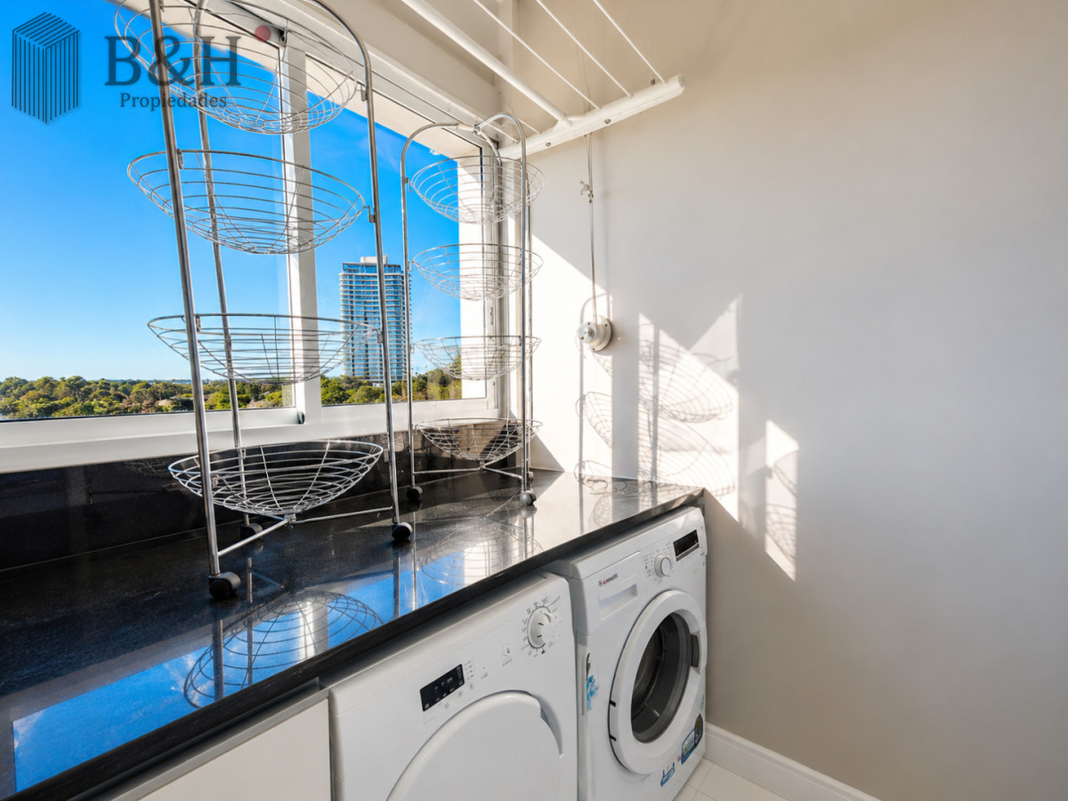 Apartamento ID.7942 - Exclusivo Penthouse de 6 Dormitorios y Barbacoa en Venta Frente al Mar, Rincón del Indio Punta del Este