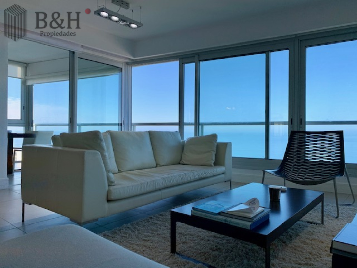 Apartamento ID.5732 - Venta y alquiler temporario de apartamento de tres dormitorios mas dependencia de servicio en Playa Brava