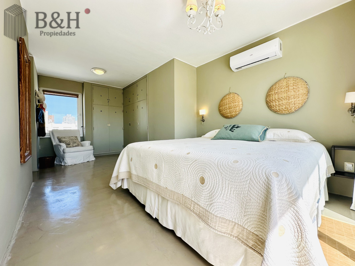Apartamento ID.4141 - Alquiler y venta de apartamento con vista al Mar en Península de 3 dormitorios mas dependencia
