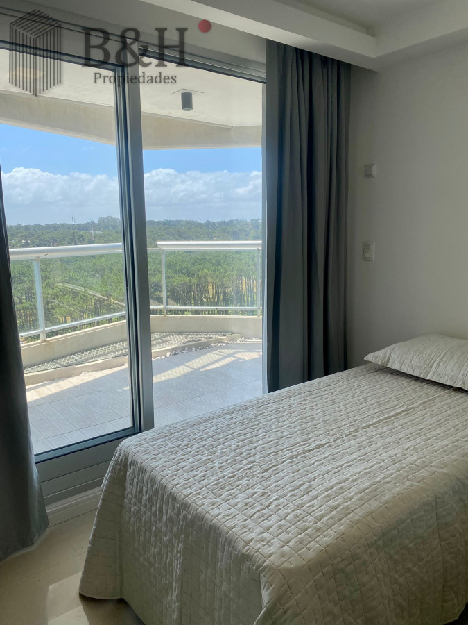 Apartamento ID.5766 - Moderno Departamento de 3 Dormitorios con Parrillero y vista al Mar en Playa Brava