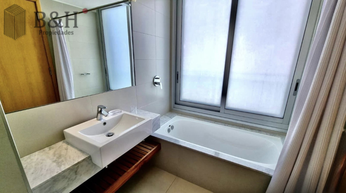 Apartamento ID.7889 - Venta y alquiler temporario de exclusivo departamento de cuatro dormitorios mas dependencia con piscina propia y parrillero, Tiburón Terraza, Brava