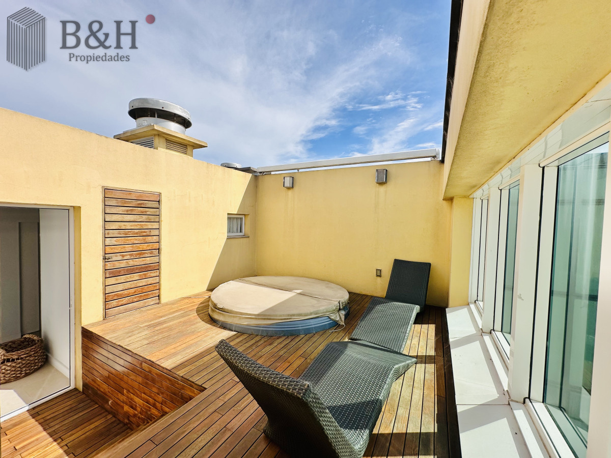 Apartamento ID.4496 - Lujoso Penthouse de 4 Dormitorios con Vista al Mar sobre Playa Mansa, Punta del Este