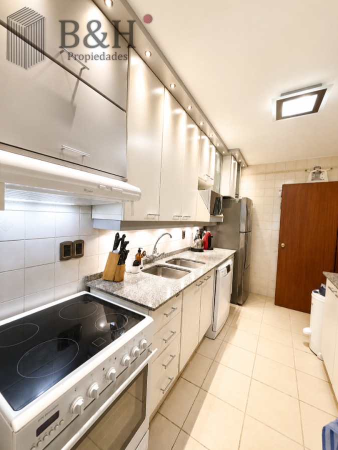 Apartamento ID.7163 - Apartamento en venta playa Mansa de 4 dormitorios y amplia terraza con parrillero propio 