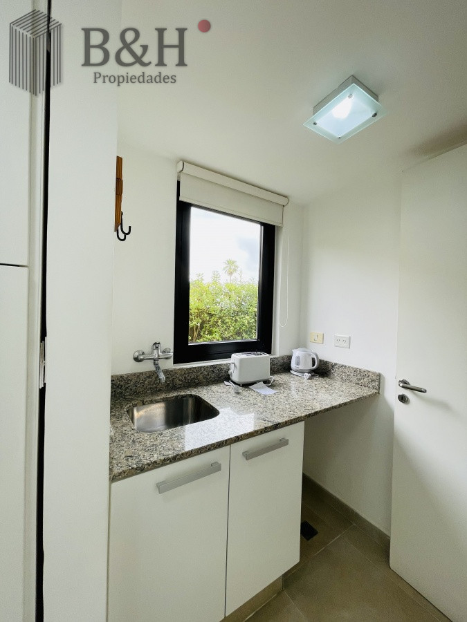 Apartamento ID.4491 - Venta de apartamento de dos dormitorios con parrillero en complejo privado de Punta Ballena