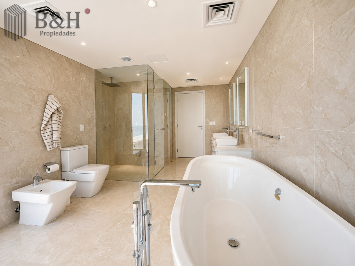 Apartamento ID.7698 - Espectacular Apartamento 3 Dormitorios y Dependencia, Trump Tower, Punta del Este, Brava