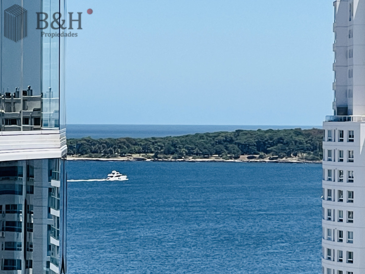 Apartamento ID.1717 - Alquiler temporario de apartamento piso alto de dos dormitorios con parrillero a gas en terraza, Playa Mansa 