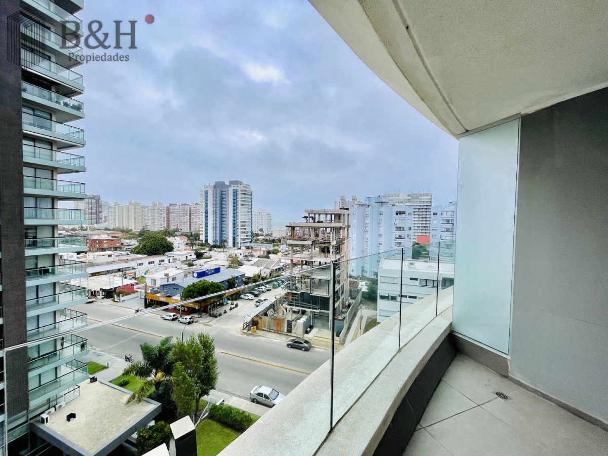 Apartamento ID.6993 - Alquiler Anual, Apartamento Moderno de 1 Dormitorio en Torre con servicios, Punta del Este 