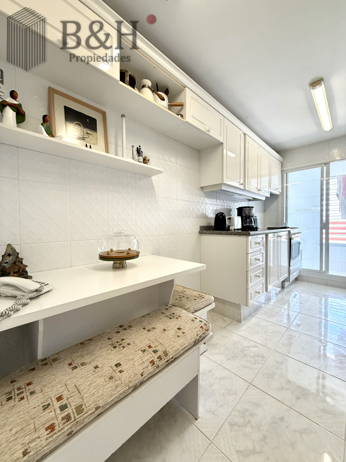 Apartamento ID.6171 - Alquiler temporario de apartamento esquinero de tres dormitorios más dependencia de servicio sobre Playa Mansa, Punta del Este
