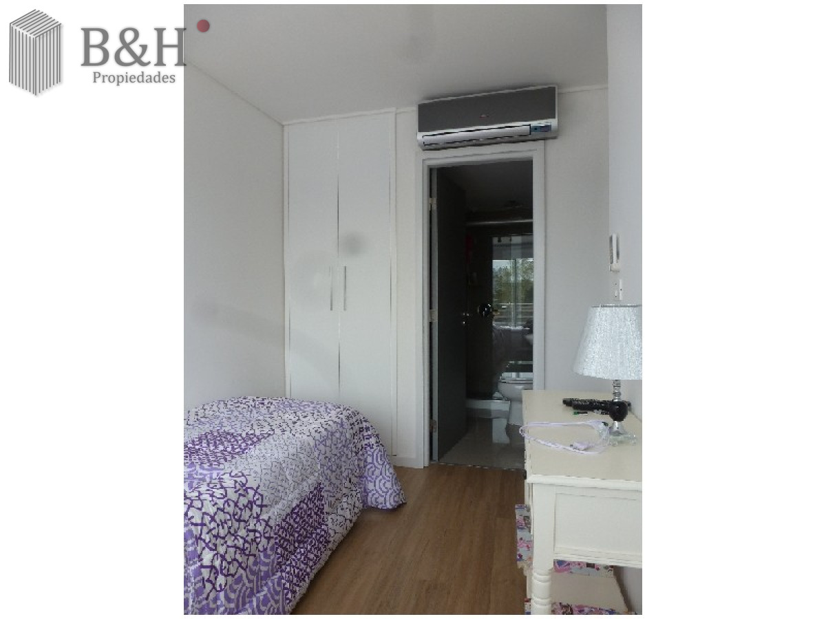 Apartamento ID.4572 - Alquiler temporal de apartamento de dos dormitorios con dos baños en Playa Mansa, Punta del Este