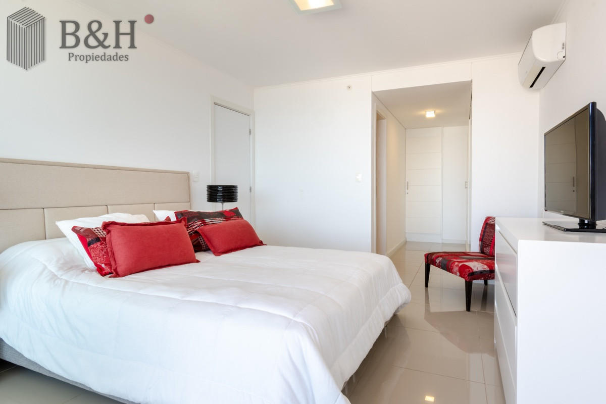 Apartamento ID.473 - Apartamento de 2 Dormitorios en Playa Brava con Vista al Mar - Venta