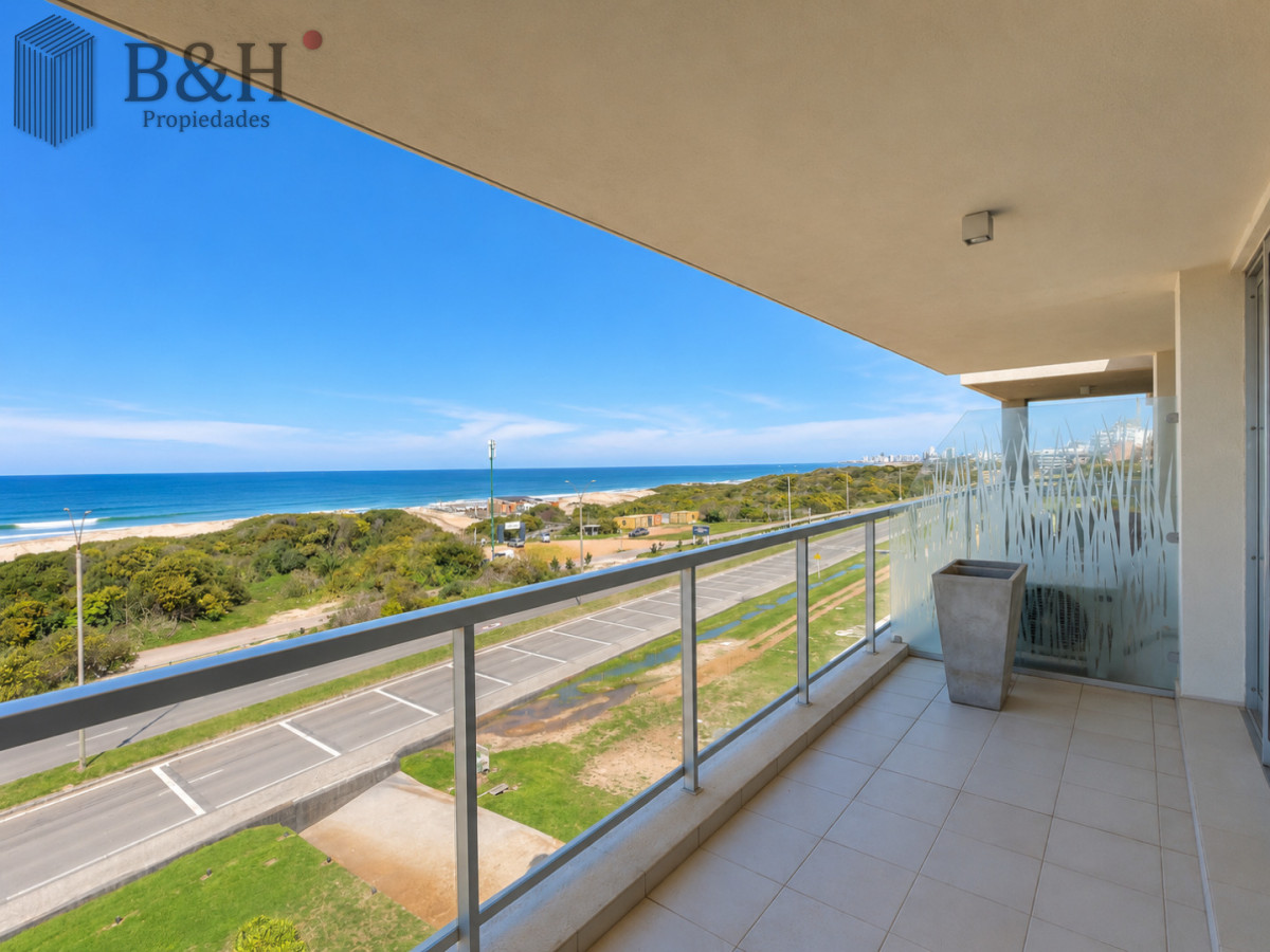 Apartamento ID.8125 - Moderno Apartamento de 3 Dormitorios en Primera Línea del Mar. Blue Marine, Playa Brava Punta del Este