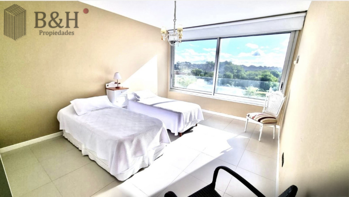 Apartamento ID.7889 - Venta y alquiler temporario de exclusivo departamento de cuatro dormitorios mas dependencia con piscina propia y parrillero, Tiburón Terraza, Brava