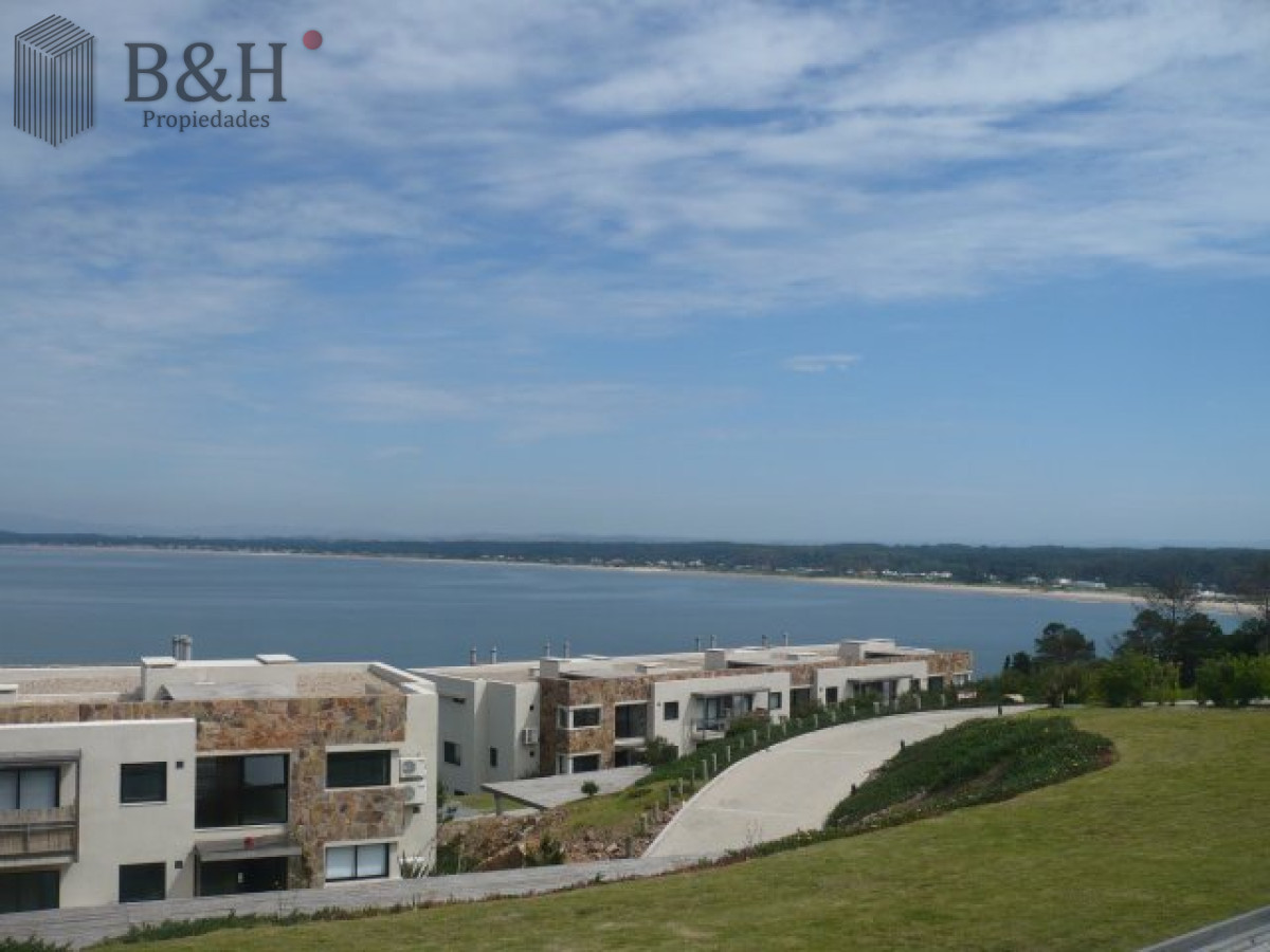 Apartamento ID.6894 - Venta de apartamento de dos dormitorios con dos baños en maravilloso complejo de Punta Ballena 