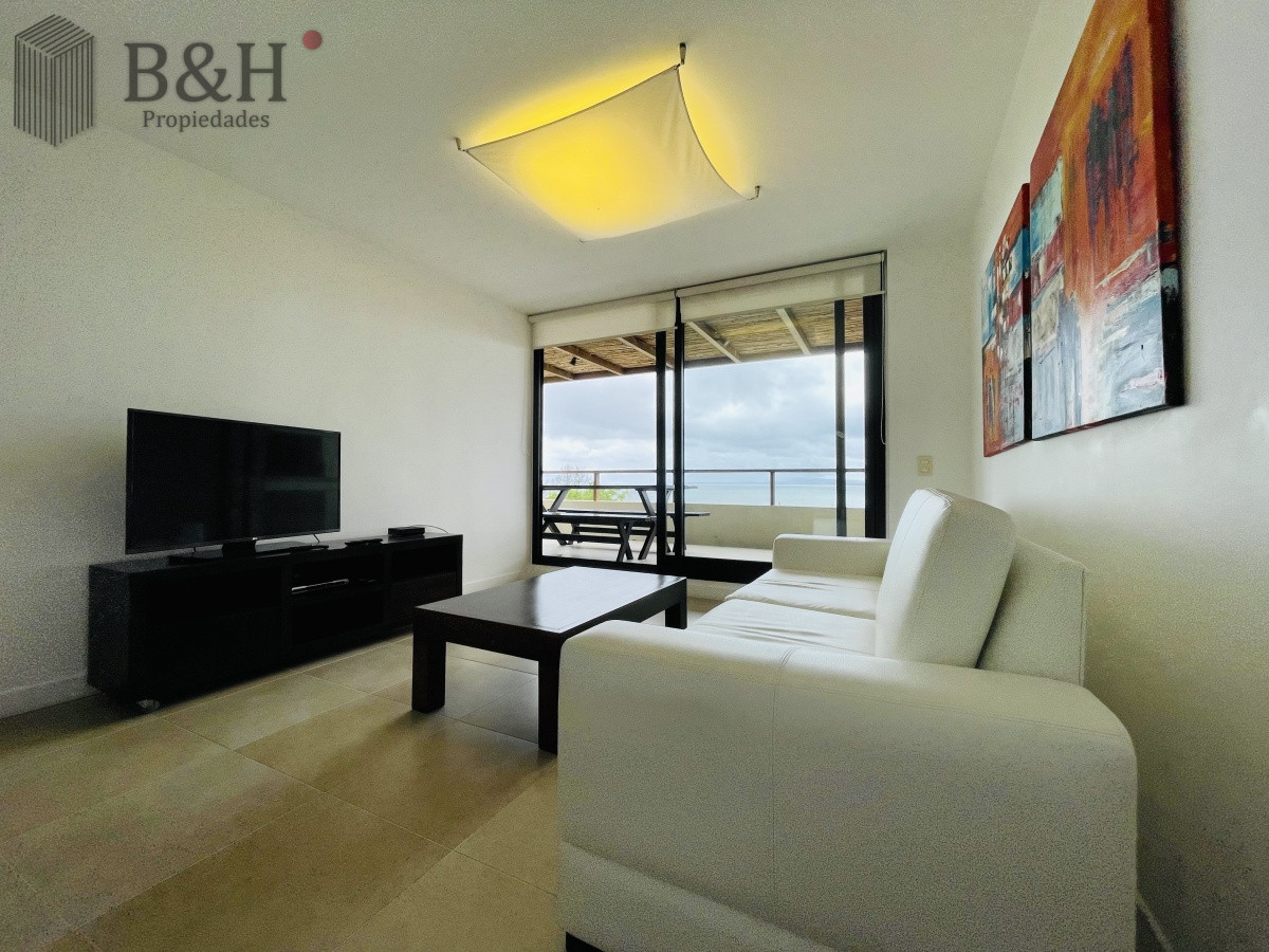 Apartamento ID.4491 - Venta de apartamento de dos dormitorios con parrillero en complejo privado de Punta Ballena