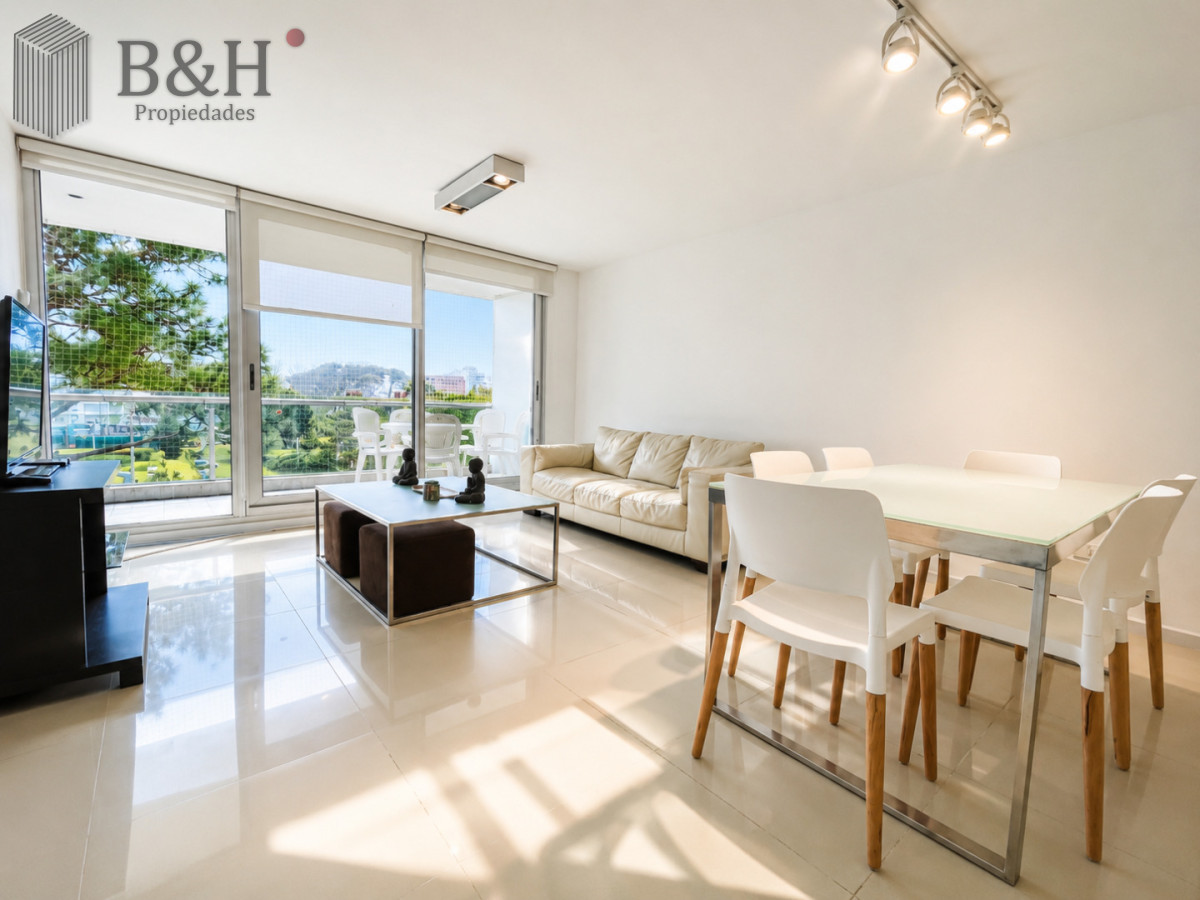 Apartamento ID.5297 - Moderno Apartamento de 2 Dormitorios sobre Roosevelt, a pasos de Playa Brava, en Alquiler Anual 