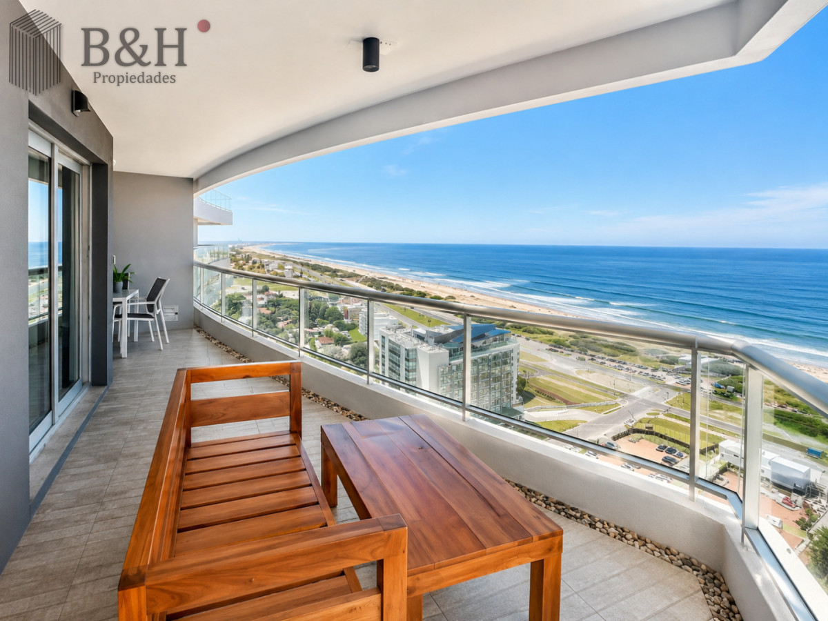 Apartamento ID.7925 - Moderno Apartamento de 3 Dormitorios con Parrillero propio y Dependencia, Playa Brava Punta del Este