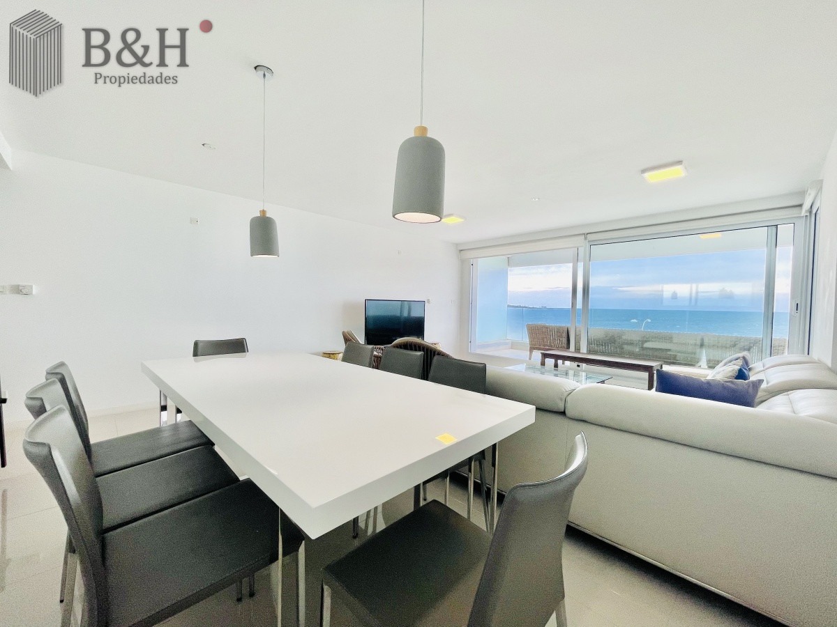 Apartamento ID.350 - Apartamento de 3 Dormitorios y Parrillero Frente al Mar, Playa Mansa