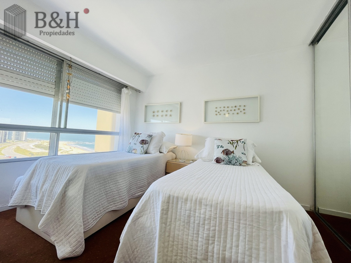 Apartamento ID.1426 - Alquiler temporario de maravilloso departamento piso alto de tres dormitorios, Peninsula, Punta del Este