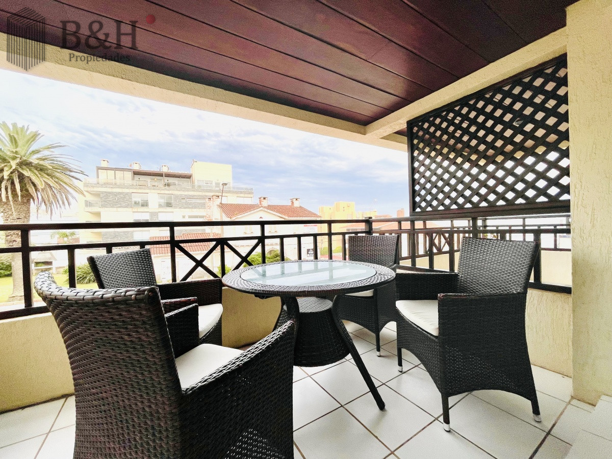 Apartamento ID.1629 - Apartamento de 2 Dormitorios en Península a Pocos Metros de Playa Brava - Venta