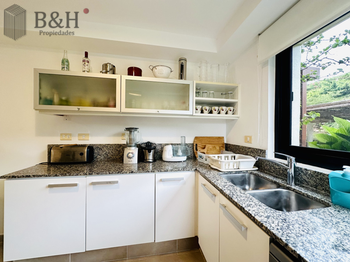 Apartamento ID.6472 - Excelente y amplio departamento duplex en venta de 3 dormitorios mas dependencia con parrillero, Punta Ballena