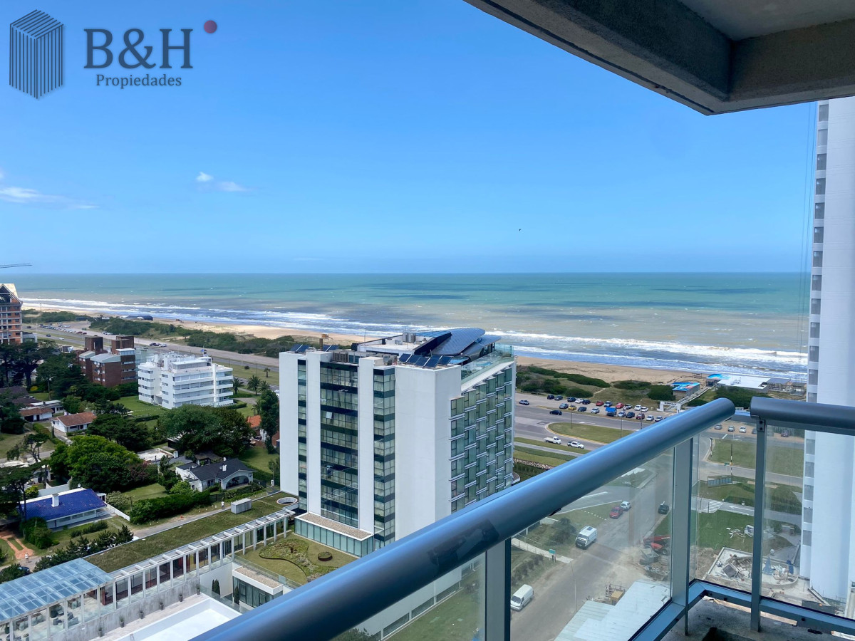 Apartamento ID.5766 - Moderno Departamento de 3 Dormitorios con Parrillero y vista al Mar en Playa Brava