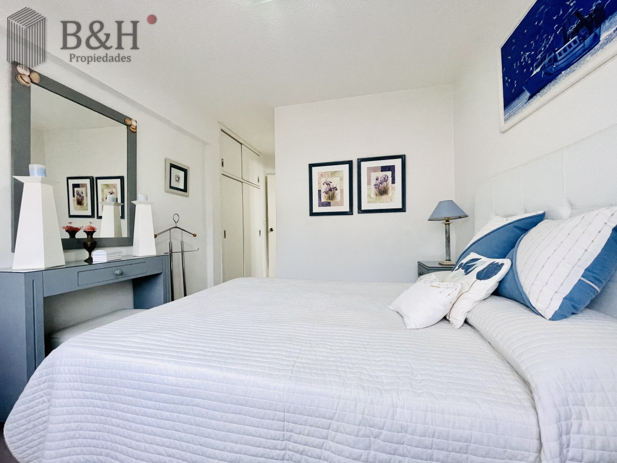 Apartamento ID.1629 - Apartamento de 2 Dormitorios en Península a Pocos Metros de Playa Brava - Venta
